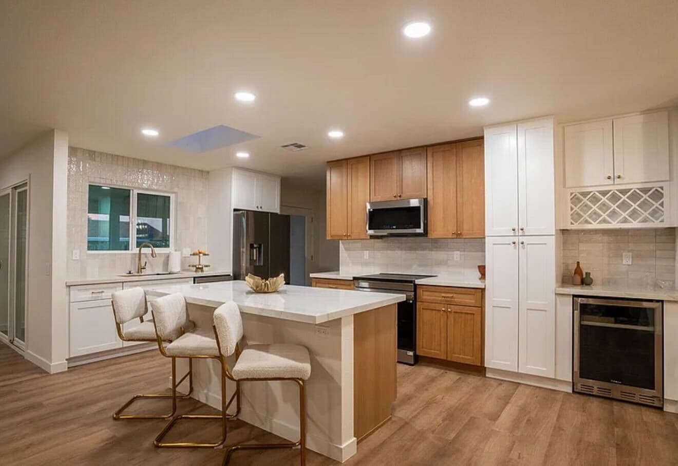 Two-Toned Kitchen: White Oak Shaker #29 + White Shaker #2