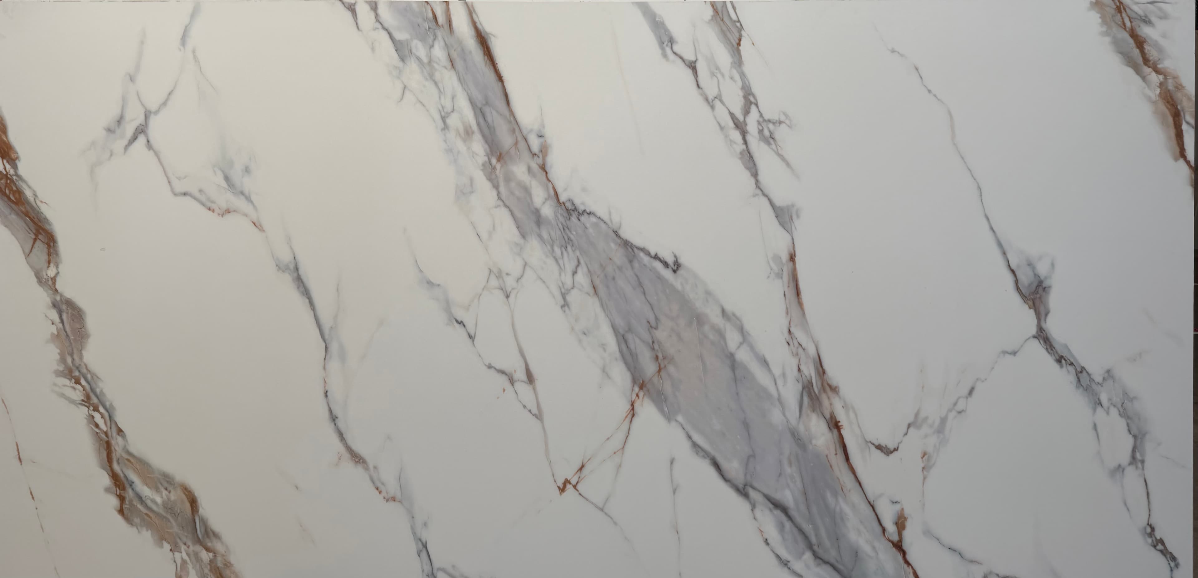 T017 Calacatta Berrini