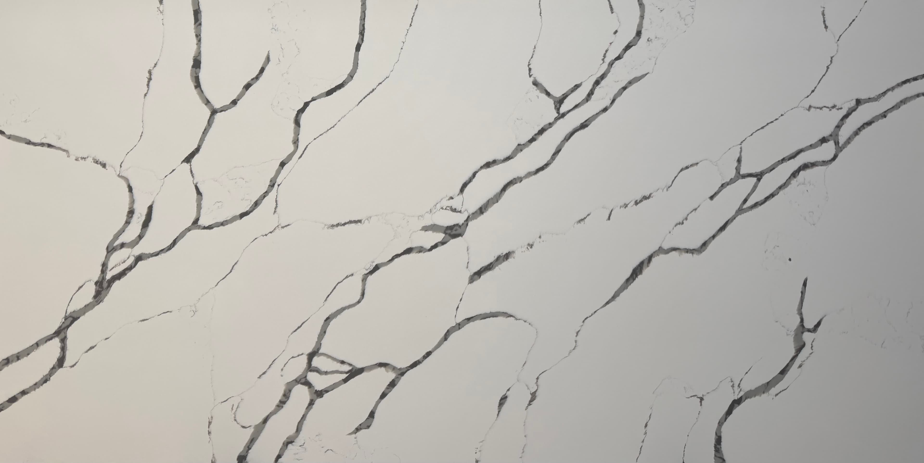 T035 Calacatta Silver Vein